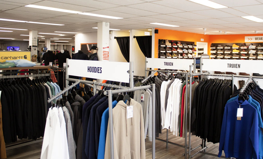 Werkschoenen passen in onze winkel